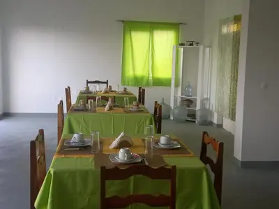 a table with green table cloths on top of it at Residencial Rosa Criola in Sal Rei