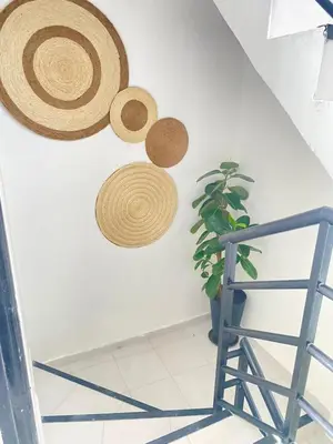 three straw hats on a wall with a plant at Quarto Nº5 FANTASTIQUE- Central Praia in Praia