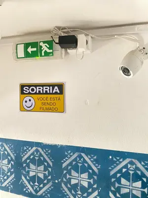 a sign that is on the side of a bus at Quarto Nº6 MARIA BONITA- Central Praia in Praia