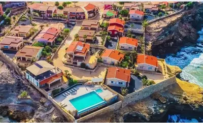 an aerial view of a house with a swimming pool at Casita Solemar direkt am Atlantik in Vila do Maio