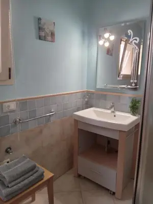 a bathroom with a sink and a mirror and a tub at Oasis Palmeira in Santa Maria