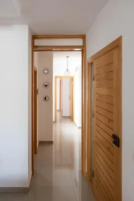 a hallway with a door and a hallwayngth at 2 bdr cozy apt near Praça Center, AC & Fast Wi-Fi in Praia
