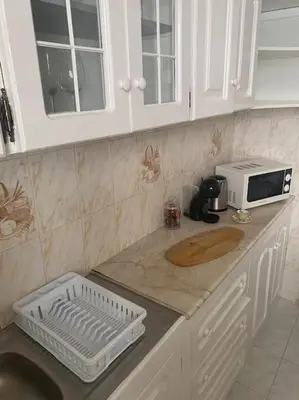 a kitchen with a counter top with a microwave at Residence Fazenda - Piscina in Praia