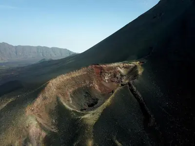 an aerial view of a dirt hill with a mountain at Rose silva in Portela