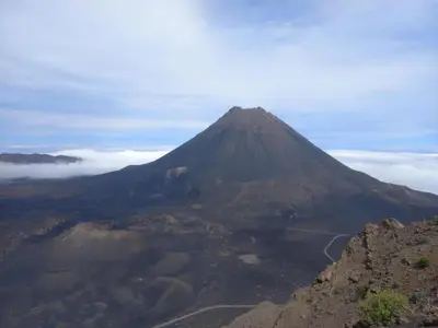a view of a mountain in the sky at Rose silva in Portela