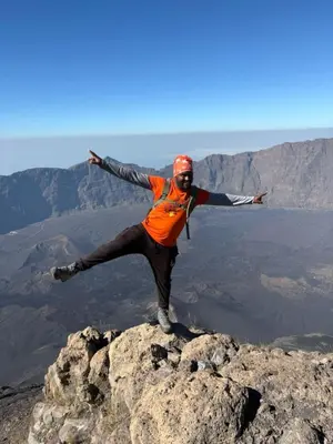 a man standing on the top of a mountain at Rose silva in Portela