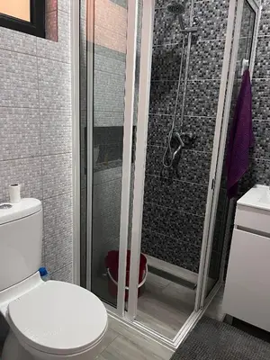 a bathroom with a shower with a toilet and a shower at Casa Mar e Sol - Murdeira - Ilha do Sal in Palha Verde