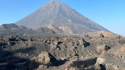 a mountain in the middle of a rocky mountain at Casa Adriano & Filomena in Portela