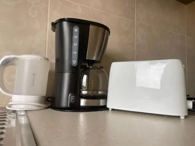 a coffee maker and a toaster on a kitchen counter at Beauty Plaza Suites in Santa Maria