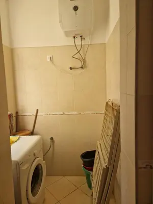 a small bathroom with a washing machine in it at Condomínio palma azul II in Praia