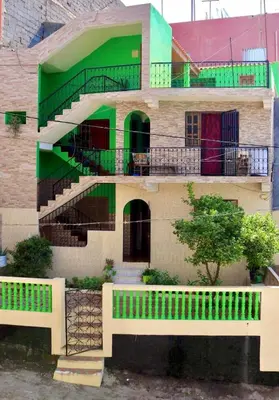 a building with a bench in front of it at Ramos Apartamento in São Filipe