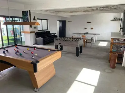 a living room with a pool table and a couch at Apto T0 na Capital in Praia