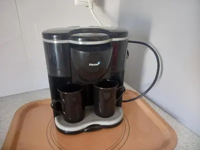 a coffee maker on a tray with two cups at Casa Herminia in Tarrafal