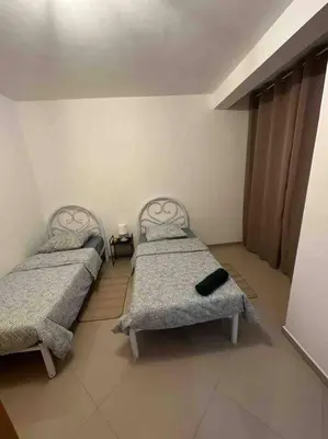 a room with two beds in a room with at Appartement cosy et spacieux in Praia