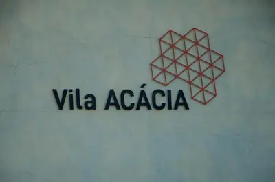 a sign for a vla acacia company on a wall at Apartamento T2 Equipado e Aconchegante. in Praia