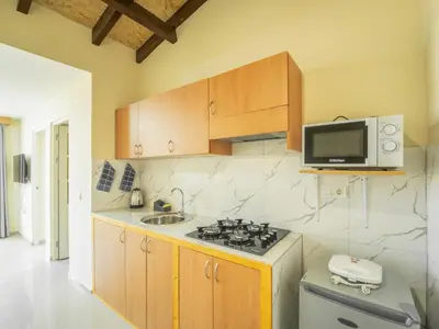 a kitchen with a stove and a microwave at Residencial LiviaMilena Santa Maria in Santa Maria