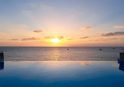 a sunset over the ocean with a swimming pool at Appartamento Polvo. Stella Maris Exclusive in Calheta Do Maio