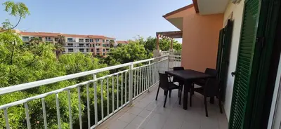 a balcony with a table and chairs on a balcony at SUNNY Apartment - SAL VILA VERDE - Cabo Verde in Santa Maria