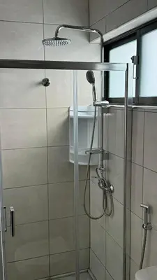 a shower with a glass door in a bathroom at Apartamento moderno I - T1 - Cidade do Porto Novo - Ilha Santo Antão in Porto Novo
