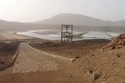 a dirt road in the middle of a desert with a body of water at Nagoia's place com varanda, piscina e super wi-fi in Santa Maria