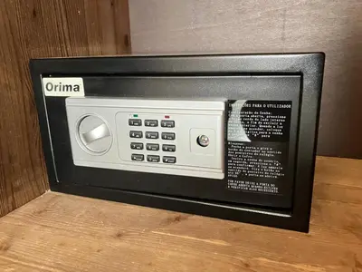 a microwave oven sitting on top of a wooden table at Time Out DjadSal Residence AC Wifi in Santa Maria