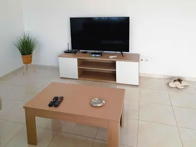 a living room with a tv and a coffee table at Apartamento Paradise in Santa Maria