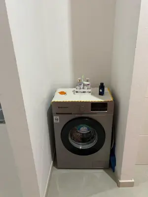 a washing machine in the corner of a room at Apartamento Rua do museu dos Náufragos in Sal Rei
