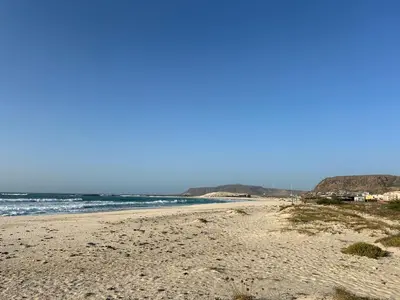 a sandy beach with the ocean in the background at Un hogar lejos de tu hogar in Sal Rei