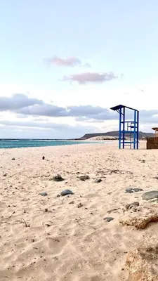 a blue lifeguard stand on a sandy beach at Vista di mare in Sal Rei