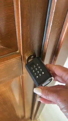 a person holding a cell phone to a door at Tropical Paradise in Santa Maria