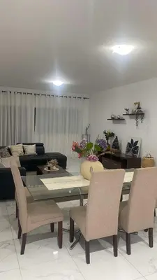 a living room with a table and chairs and a couch at Apartamento Casa Sabi in Praia