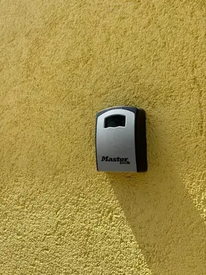 a black and white toaster on the side of a wall at Casa Cisalta N4 - Quarto Compartilhado in Praia