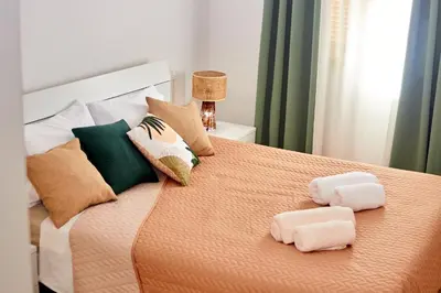 a bedroom with a bed with two towels on it at Paraiso Tropical wifi and pool Djadsal moradias in Santa Maria