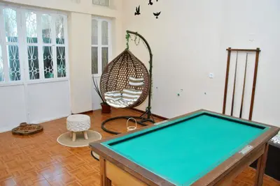 a room with a pool table and a net at Tambarina Guest House in Mindelo
