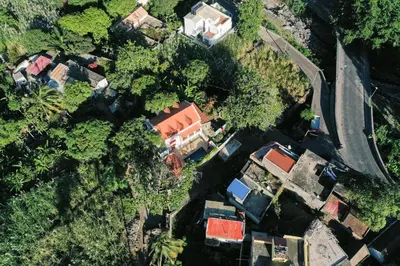 an overhead view of a house in the forest at Kasa Wahnon in Pombas