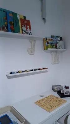 a kitchen counter with shelves and books on the wall at Apartamento em Praia - Palmarejo in Praia