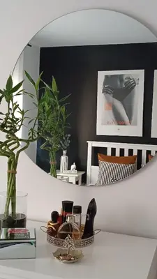 a mirror on a table with a tray of cosmetics at Apartamento em Praia - Palmarejo in Praia