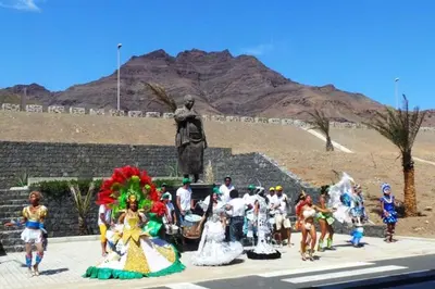 a group of people standing in front of a statue at Casa Maré & Museu - Porta Nº 18 in Mindelo