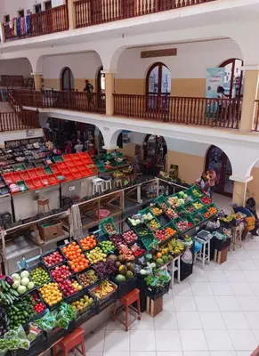 an overhead view of a market with fruits and vegetables at Stay, laugh, repeat! in Prainha