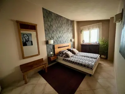 a bedroom with a bed and a window at Tropical Morna in Santa Maria