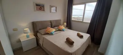 a small bedroom with a bed and a window at Onda do Mar in Sal Rei