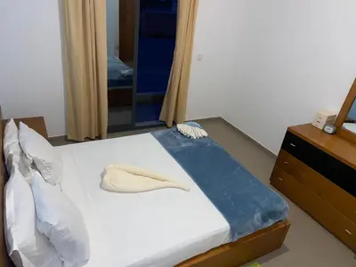 a bed with two towels on it in a room at Kaza Horta in Tarrafal