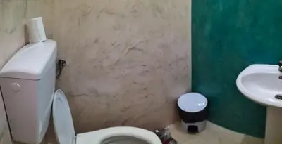 a bathroom with a white toilet and a sink at Kasa Amizade in Prainha