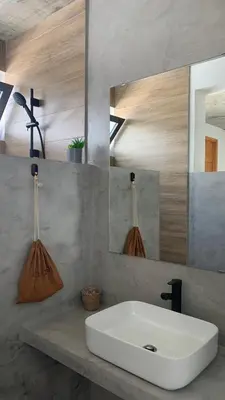 a bathroom with a white sink and a mirror at Alfa-Rooms in Paul