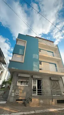a building with a blue at Pensao Restaurante Recanto in Tarrafal