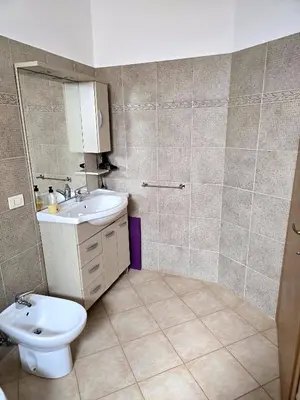 a bathroom with a toilet and a sink at T0 Bounty in Santa Maria