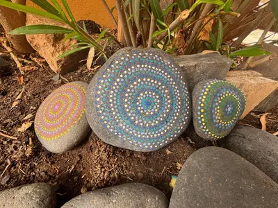 a group of stones sitting on top of rocks at Casa Paradise in Santa Maria