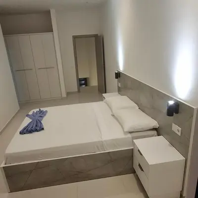 a small room with a bed and a small cabinet at Apartamento Duplex Boa Vista in Sal Rei