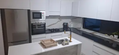 a white kitchen with a sink and a microwave at Apartamento Duplex Boa Vista in Sal Rei