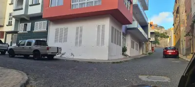 a truck parked next to a building on a street at Apartamento T3 em Alto Miramar in Mindelo